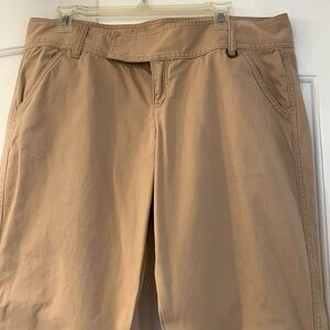 DKNY Jeans size 14 taupe cropped pants. Button, clasp zipper closure like new